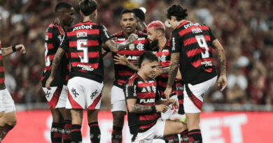 Flamengo goleia e assume a liderança antes do mundial