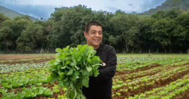 Horta de Zeca Pagodinho vai combater a fome e dar emprego em Xerém, no RJ