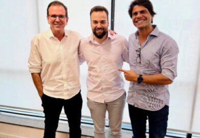 Caio Vianna ganha apoio de Eduardo Paes na disputa por vaga na Câmara Caio Vianna ganha apoio de Eduardo Paes na disputa por vaga na Câmara